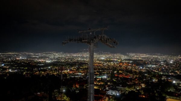 Teleférico de Morelia registra avance del 69% y concluye colocación de torres en bucle norte