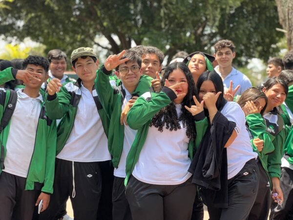 Estrategia Te extrañamos en el salón reincorpora a 804 jóvenes a bachillerato en Michoacán