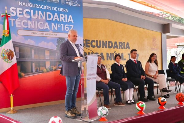Alfredo Ramírez inaugura Secundaria Técnica 167 en Pátzcuaro con inversión de 14.4 mdp