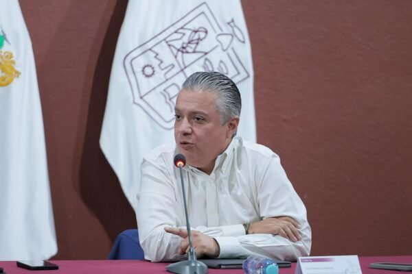 Luis Navarro instala módulos de licencias y contribuyente en Jalo Futbolero