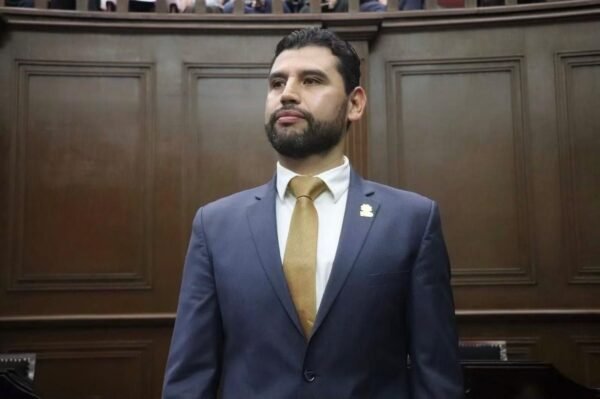 Octavio Ocampo celebra reforma que protege salud materno-infantil en Michoacán