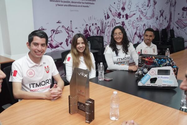 Estudiantes michoacanos ganan mundial de robótica con proyecto de drones
