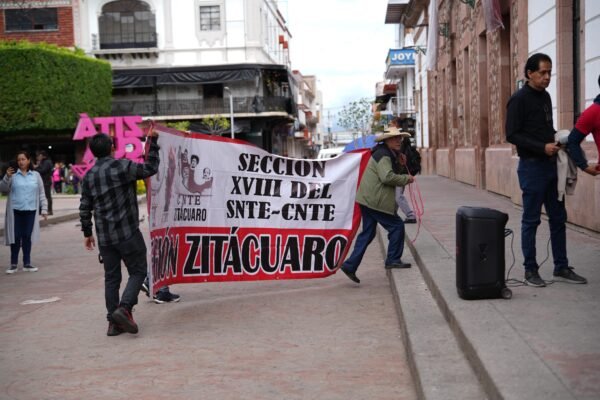 Docentes de CNTE continúan con movilizaciones y paros en Michoacán