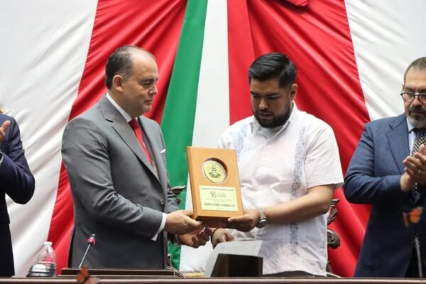 Congreso de Michoacán rinde homenaje póstumo a Homero Gómez González