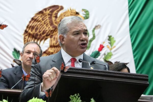 Propone agravar homicidio de policías en Michoacán