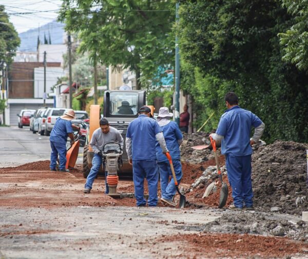 Adolfo Torres supervisa sustitución de tubería sanitaria en Chapultepec Norte