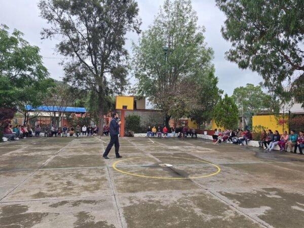 FGE imparte ponencias sobre prevención digital en primaria de Cotzurio, Morelia