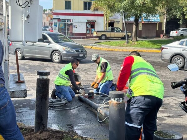 Gobierno de Morelia instala semáforo provisional tras derribo en Av. Nocupétaro