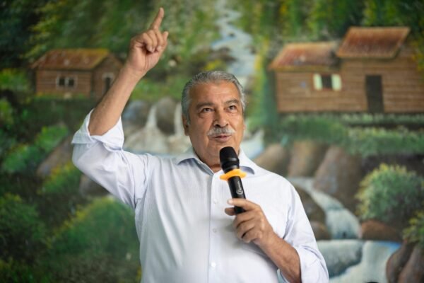 Raúl Morón llama a defender soberanía y unidad en asamblea en Huandacareo