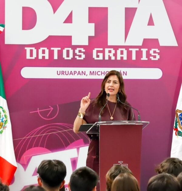 Gabriela Molina impulsa tecnología educativa con Gobierno Digital e IA en Michoacán