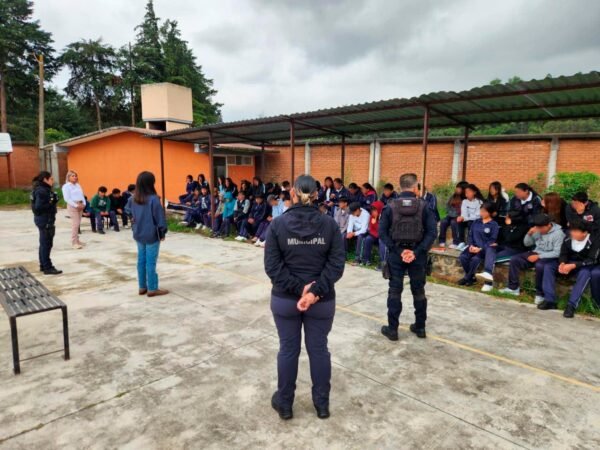 FGE imparte charla sobre prevención de delitos ambientales en escuela de Huecorio