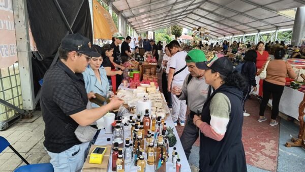 Michoacán participa en Festival Turístico de Ecatepec con mezcal, café y artesanías