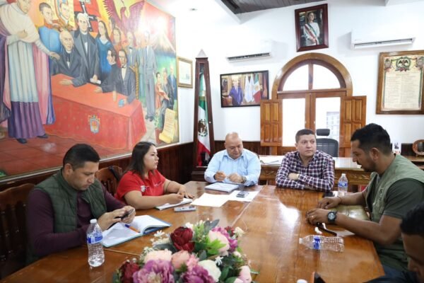 Vicente Gómez coordina acciones contra incendios forestales en el Distrito XIX