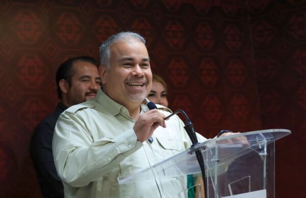 Jesús Mora destaca avances en salud pública contra el cáncer en Michoacán