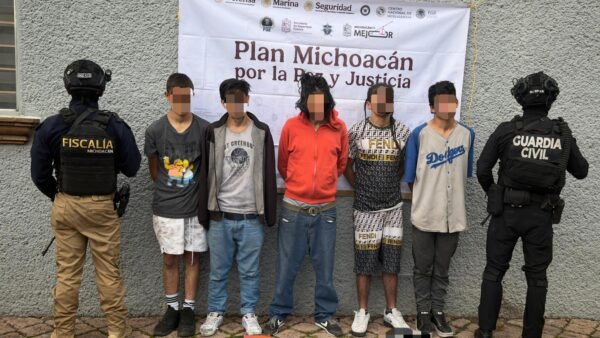 FGE realiza cateo en Morelia; detiene a cinco personas y asegura droga