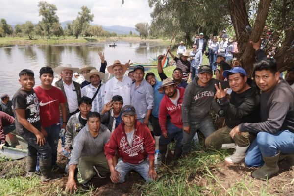 Alfredo Ramírez destaca siembra de 40 mil peces para rescate del Lago de Pátzcuaro