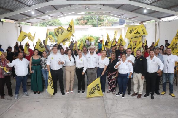 Octavio Ocampo destaca tradiciones como vínculo generacional en Chucándiro