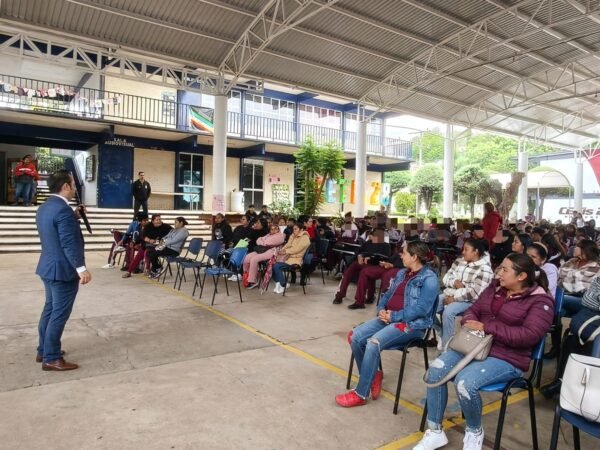 FGE imparte ponencias sobre delitos cibernéticos a más de 500 personas en Morelia y Zitácuaro
