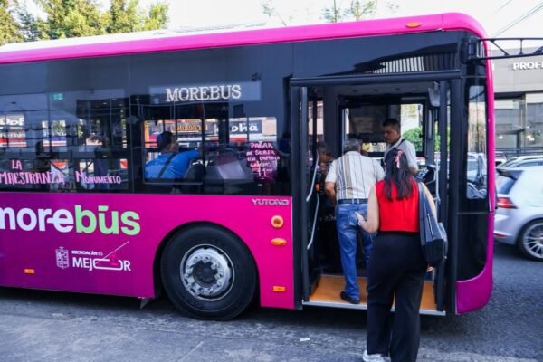 Sedum habilita carril exclusivo para transporte público en avenida Madero por obras del Morebús