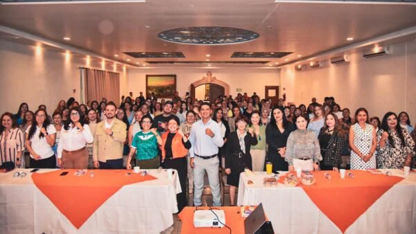 Víctor Manríquez destaca liderazgo femenino en encuentro de Movimiento Ciudadano en Zamora
