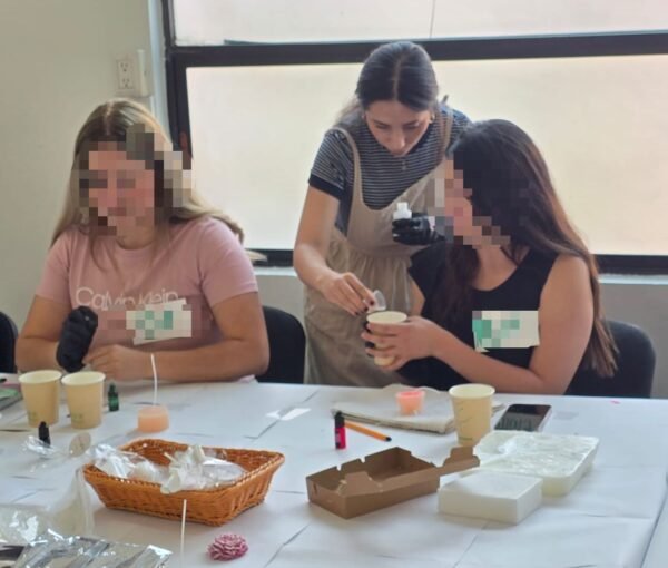 CJIM imparte taller de velas artesanales para fortalecer autonomía económica de mujeres en Morelia