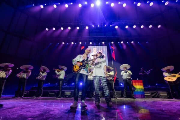 Jesse & Joy conquistan a miles en concierto del Jalo Futbolero en Morelia