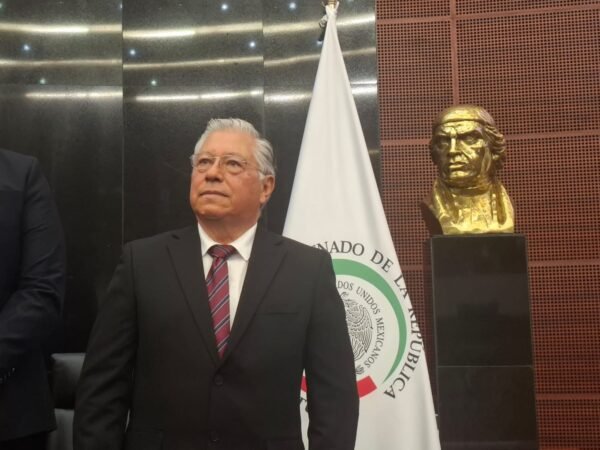 Luis Reyes Zavala rinde protesta como senador suplente de Raúl Morón en Michoacán