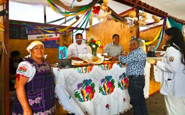 Segundo grupo de cocineras tradicionales llega al Jalo Futbolero en Ceconexpo