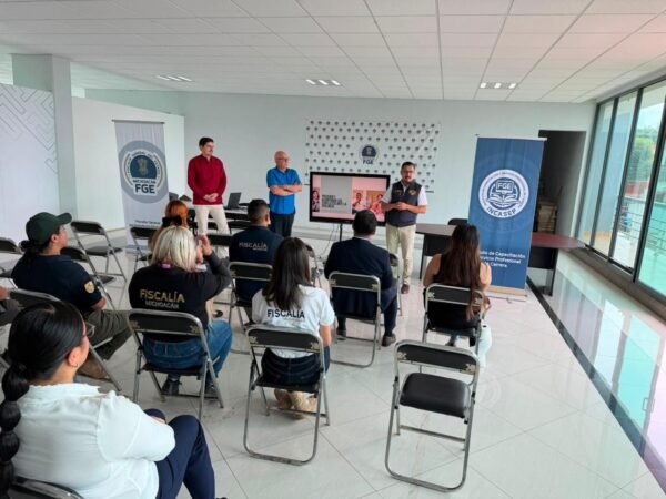 FGE capacita a personal de Fiscalía Regional de Uruapan en prevención y atención de conflictos