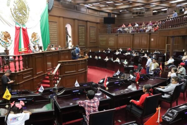 Congreso recibe a 40 niños para Parlamento Infantil Incluyente 2026 en Michoacán