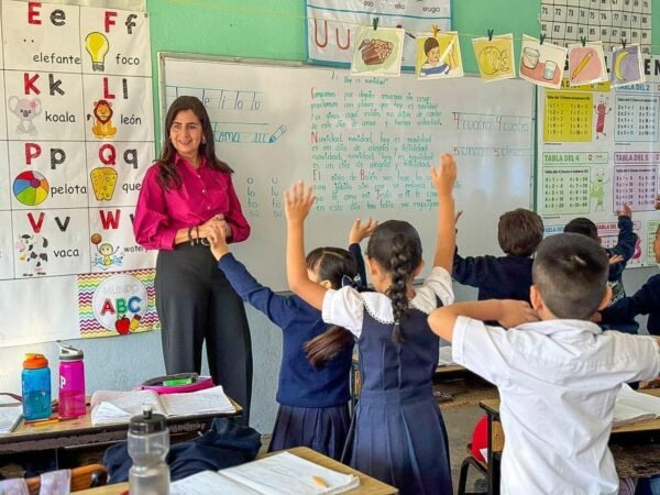 Gabriela Molina destaca honestidad y cercanía como claves de transformación educativa en Michoacán