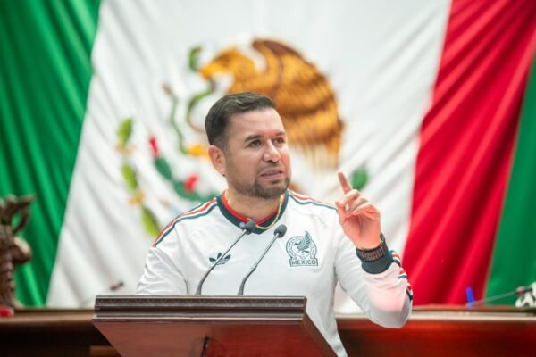 Reyes Galindo propone carteles informativos contra bullying en escuelas de Michoacán