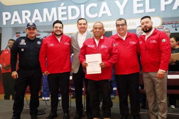SSM reconoce a 15 paramédicos en su día y reporta 41 mil servicios prehospitalarios en Michoacán