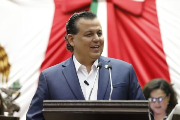 Memo Valencia invita a Raúl Morón a competir limpiamente y sin tomar por asalto al árbitro electoral