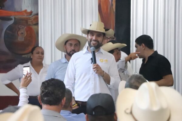 Octavio Ocampo encabeza jornada en Huetamo para recuperar grandeza de Michoacán