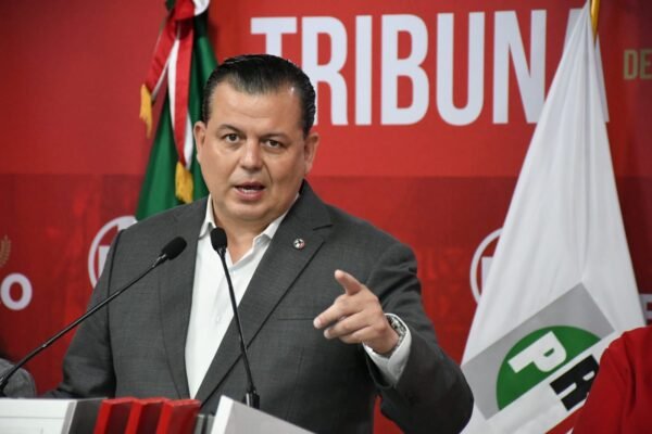 Memo Valencia denuncia engaño para reunir a alcaldes priistas con Raúl Morón