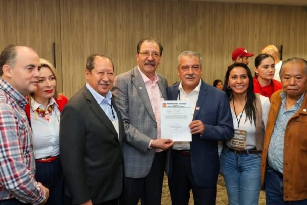 Mary Carmen Bernal respalda a Raúl Morón y PT lo registra como candidato único en Michoacán