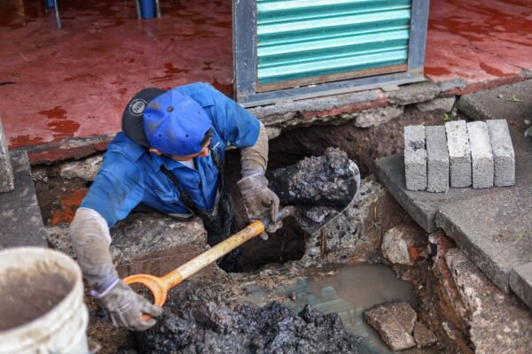 Ooapas rehabilita zona afectada por hundimiento en Boulevard García de León