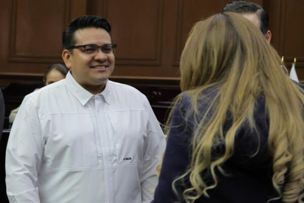 Toño Carreño celebra resolución del TEEM que garantiza ingreso de alcaldesa de Uruapan al Congreso