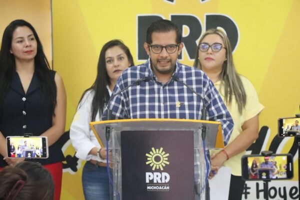 PRD Michoacán ratifica a Conrado Paz como coordinador de bancada