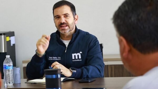 Yankel Benítez recibe a asociaciones vecinales de Morelia