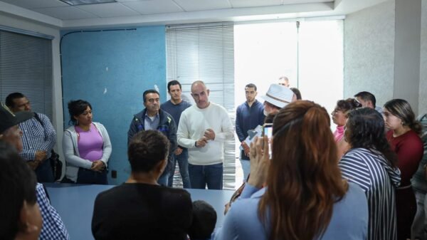 Adolfo Torres encabeza diálogo con vecinos en colonias de Morelia