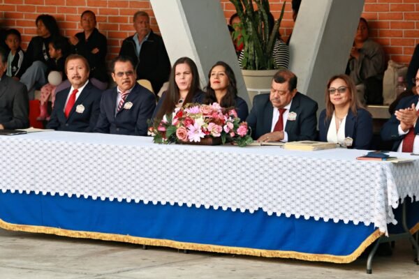 Sector 06 inaugura Primera Demostración Académica de sexto grado en Zitácuaro