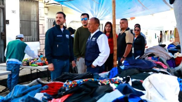 Yankel Benítez supervisa orden y limpieza en tianguis de colonia Las Flores en Morelia