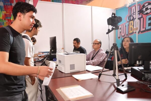Secretaría de Finanzas instala nuevo módulo de licencias en el Jalo Futbolero ante alta demanda