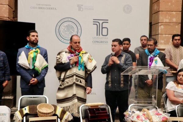 Baltazar Gaona recibe a Nahuatzen en Congreso para promover Fiesta de los Oficios