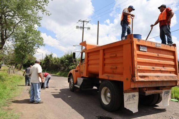 Lety Arriaga supervisa reparación de alumbrado y bacheo en Ocampo