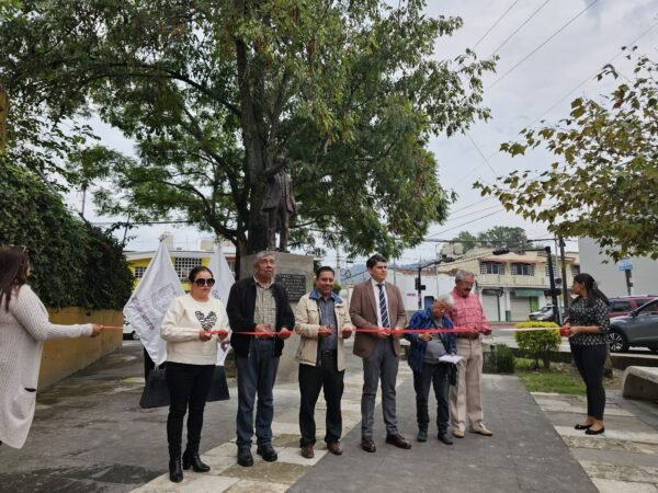 Monumento al periodista Manuel Buendía es reubicado en Zitácuaro
