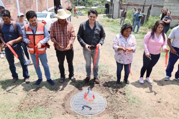Toño Ixtláhuac inicia rehabilitación de camino rural y drenaje sanitario en Zitácuaro