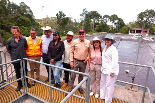 Bedolla supervisa planta de tratamiento San Antonio en Uruapan